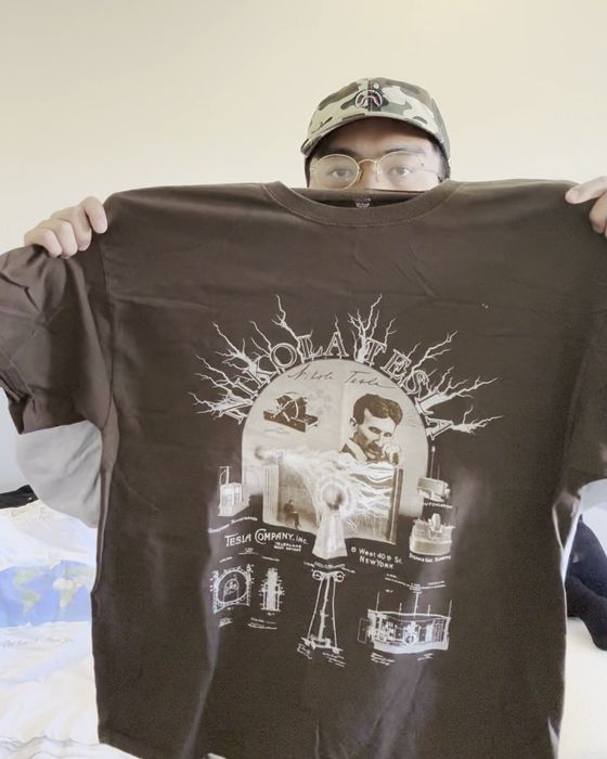 Detail shot example: the graphic that sells the shirt