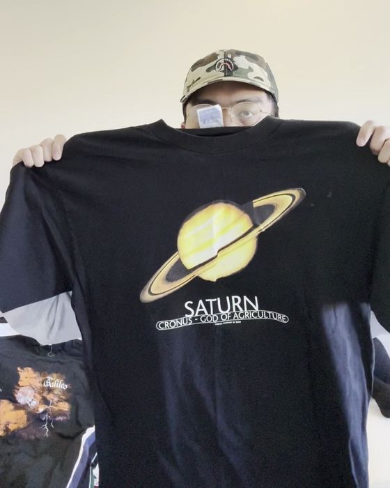 Black Saturn t-shirt, consistent background