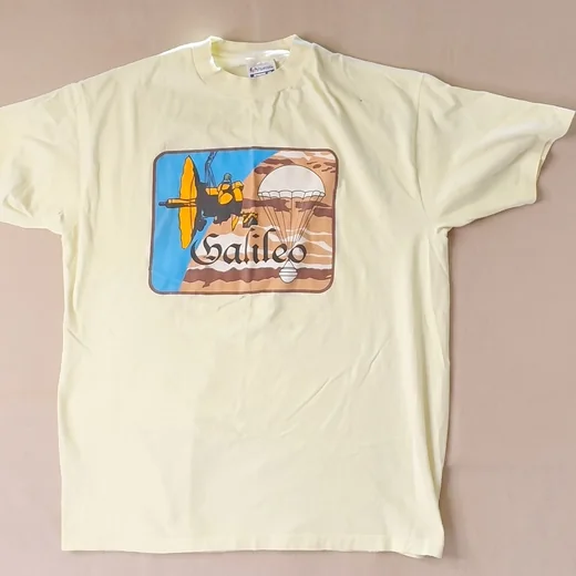 Grid tile of the formatted front photo: the whole tee, cleaned and framed in the square.
